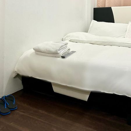 Private Room With Ac And Fan At Ekg Manila House Rental Екстериор снимка